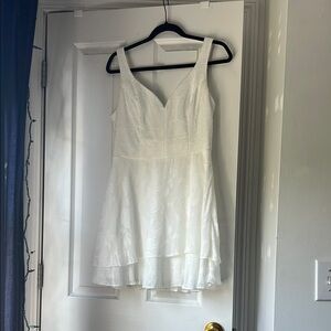 B. Smart White Sleeveless Sweetheart Mini Dress